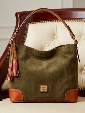 🍂Dooney & Bourke Olive Suede Large Hobo Sac with Tan Vachetta Trim. Tassels!